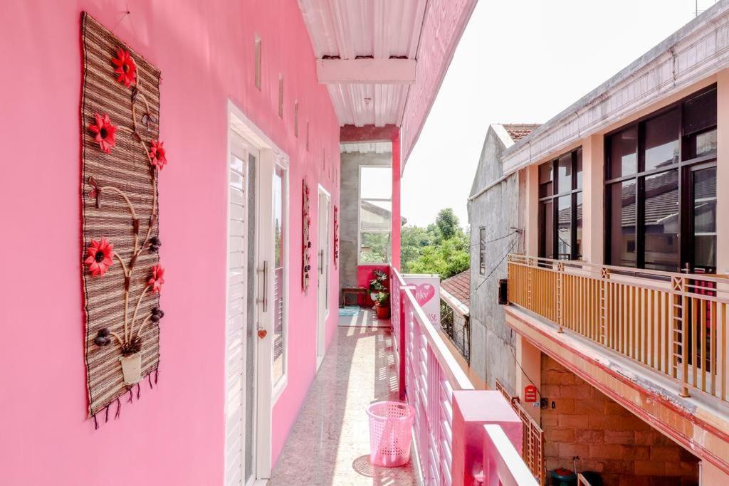 Pinky Guest House Syariah Kota Batu Batu (East Java) Exterior foto