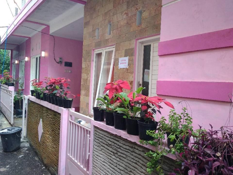 Pinky Guest House Syariah Kota Batu Batu (East Java) Exterior foto