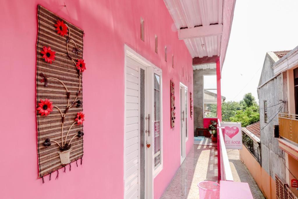 Pinky Guest House Syariah Kota Batu Batu (East Java) Exterior foto